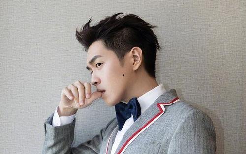 吃瓜娱乐黄明昊微博,揭秘娱乐圈幕后故事”
